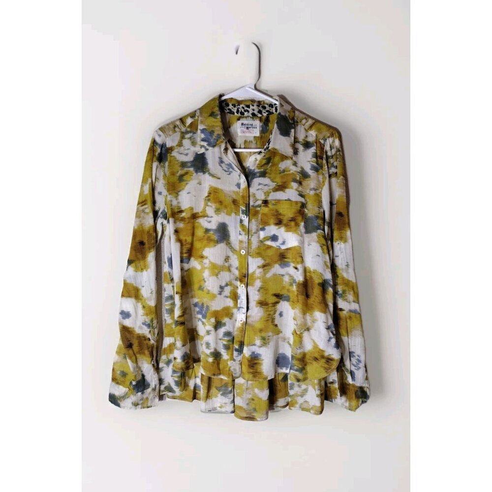 Holding Horses Top 2 Button Tab Sleeves High Low Hem